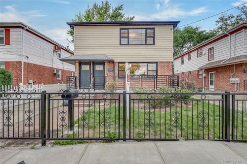25827 147th Avenue, New York, NY, 11422 | Card Image