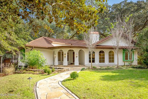 132 Pine Dr, Ocean Springs, MS, 39564-5002 | Card Image