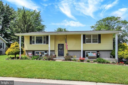 18 Pine Ln, NEW OXFORD, PA, 17350-9562 | Card Image