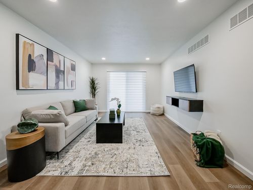 apt-104-40335 Plymouth Rd, Plymouth, MI, 48170-4221 | Card Image