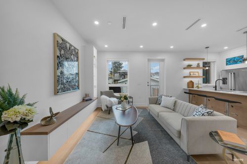 2713 Cheyenne Ave, Vancouver, BC, V5R4R5 | Card Image