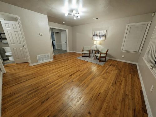 1009 Stansell Dr, Midwest City, OK, 73110-2733 | Card Image