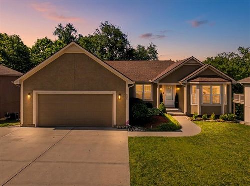808 Old Stage Rd, Pleasant Hill, MO, 64080-6551 | Card Image