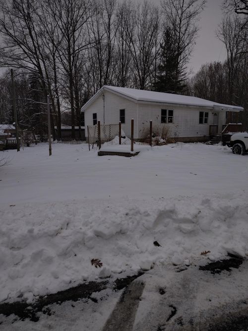 11711 Sparrow Dr, Lakeview, MI, 48850-9462 | Card Image