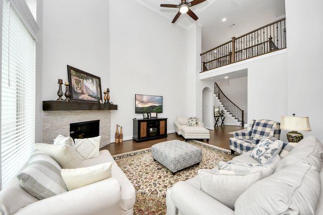 Two story, open family room | Image 20