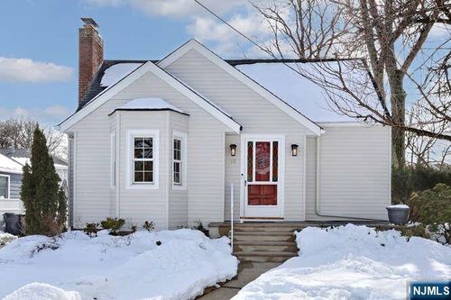 56 Lilac St, Bergenfield, NJ, 07621-3811 | Card Image