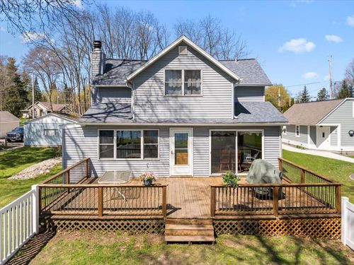 5116 Wickert Dr, West Bend, WI, 53095-9235 | Card Image