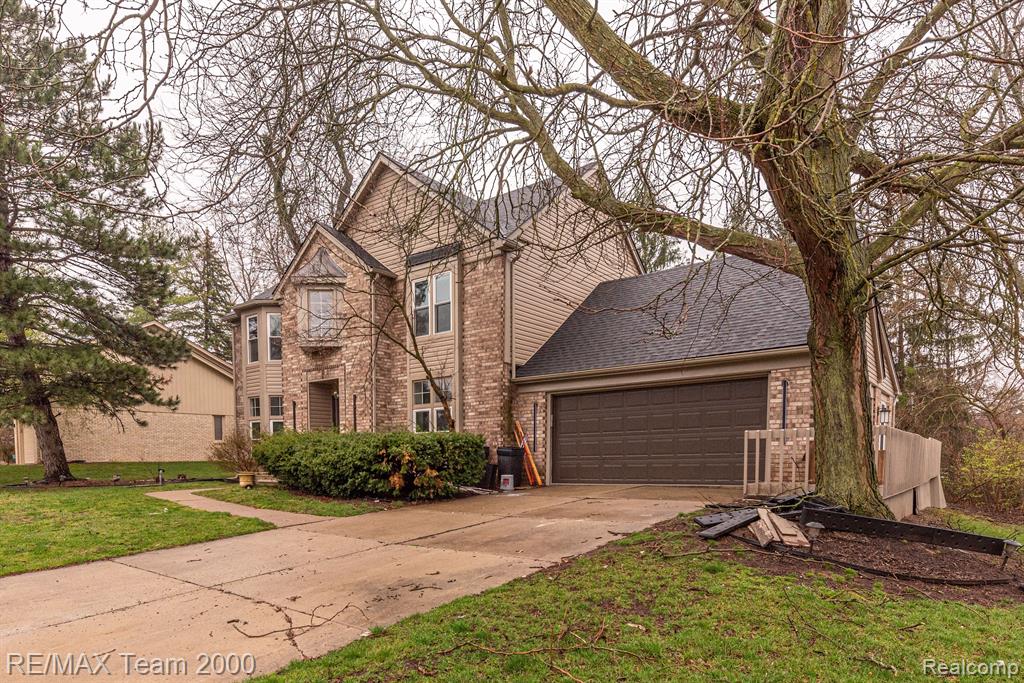 Pon Valley Dr, Northville, MI 48168 #1
