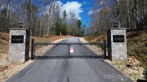91-91 W Lake Rd, Marion, NC, 28752 | Card Image