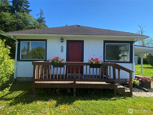 2260 Michigan Ave, Raymond, WA, 98577-4905 | Card Image