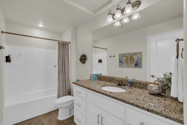 33-Upstairs Full Bathroom | Image 31
