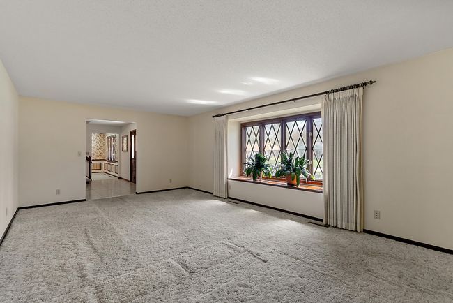 Living Room with large windows and bench seat. | Image 6