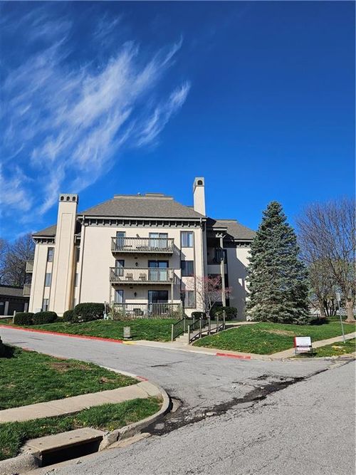 apt-k-301 E Partridge Ave, Independence, MO, 64055-1477 | Card Image