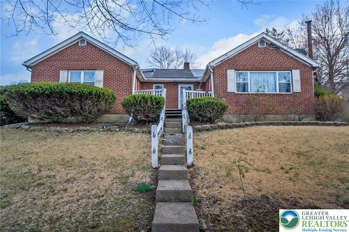 2118 Edgewood Ave, Palmer Twp, PA, 18045-2216 | Card Image