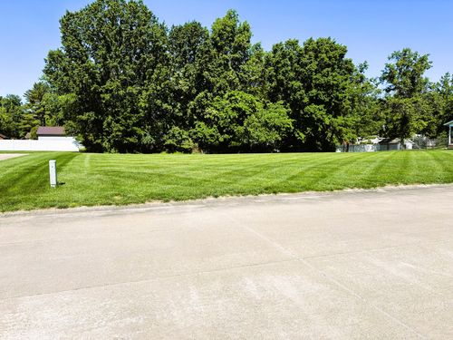 22 Clearlake Dr, Centralia, IL, 62801-3720 | Card Image