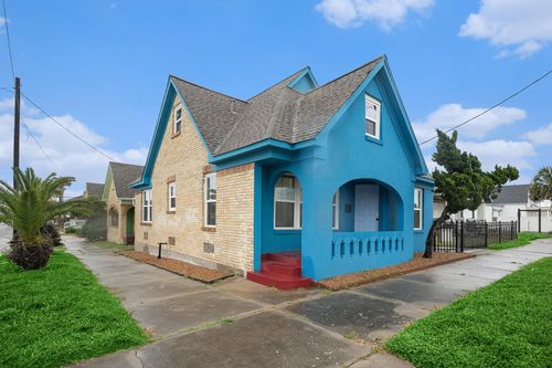 1028 Avenue M 1/2, Galveston, TX, 77550-6244 | Card Image