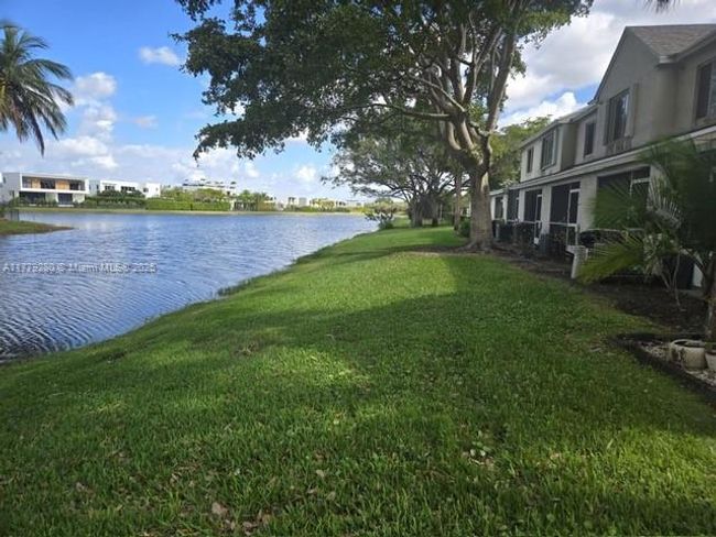 299 Duval Ct, Townhouse with 2 bedrooms, 2 bathrooms and null parking in Weston FL | Image 17