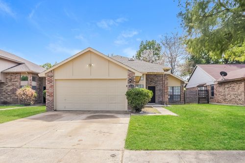 2416 Sutton Dr, Arlington, TX, 76018-1928 | Card Image