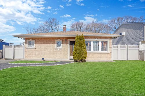 22 Somerset Rd N, Amityville, NY, 11701-2036 | Card Image