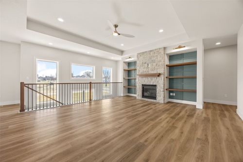 980 17th Ave Sw, Mount Vernon, IA, 52314-9201 | Card Image