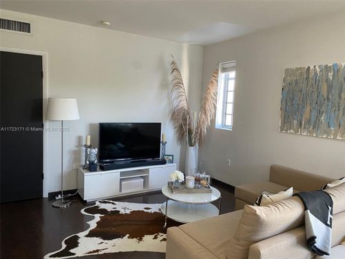 307-435 21st St, Miami Beach, FL, 33139-1704 | Card Image