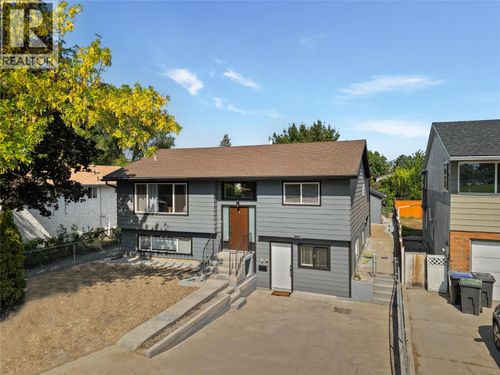 950 Raymer Ave, Kelowna, BC, V1Y4Z9 | Card Image