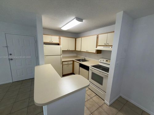 apt-208-7090 Nw 179th St, Hialeah, FL, 33015-5449 | Card Image