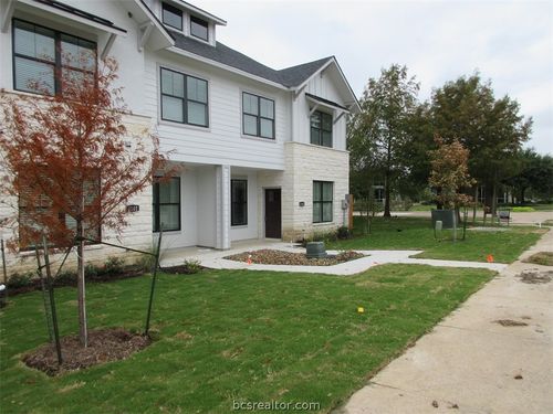 2104 Crescent Pointe Pkwy, College Station, TX, 77845-3916 | Card Image