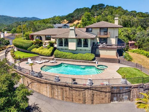 14 Tenaya Ln, Novato, CA, 94947-4314 | Card Image