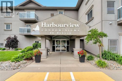 216-44 Robson St, Leamington, ON, N8H5E4 | Card Image