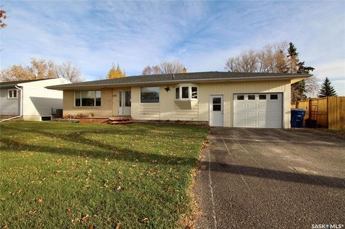 1518 Chestnut Dr, Moosomin, SK, S0G3N0 | Card Image