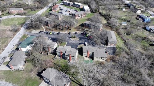 8627 Countryshire Ln, Kansas City, MO, 64138-1276 | Card Image