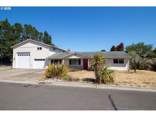 1868 Tamarack St, Florence, OR, 97439-9745 | Card Image