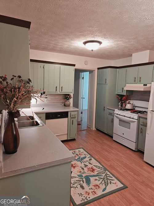 4400 Winding Creek Dr, Cumming, GA, 30028-4837 | Card Image