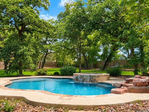 144 Woodlands Dr, La Vernia, TX, 78121-5719 | Card Image