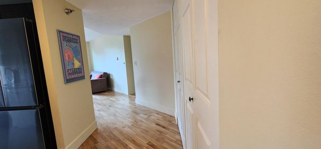 Condo's Foyer | Image 4