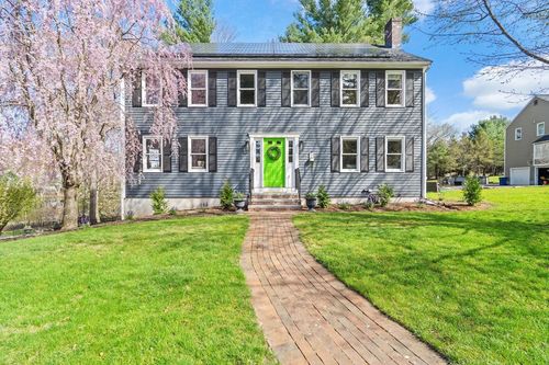 7 Holbrook St, Medway, MA, 02053-2272 | Card Image