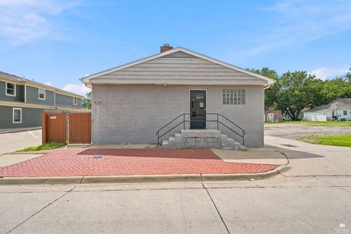 414 S 4th St, Manhattan, KS, 66502-6212 | Card Image