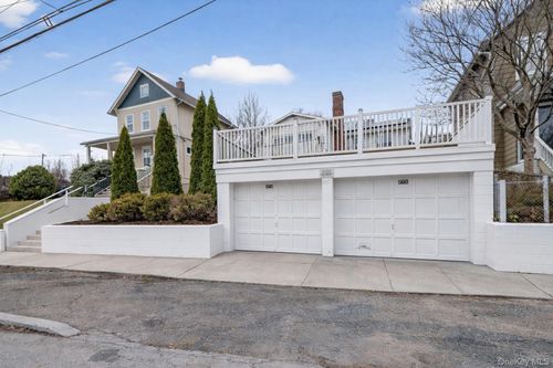 560 Locust Ave, Port Chester, NY, 10573-2728 | Card Image