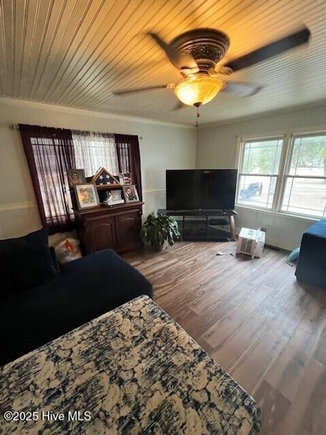 Living Room | Image 8