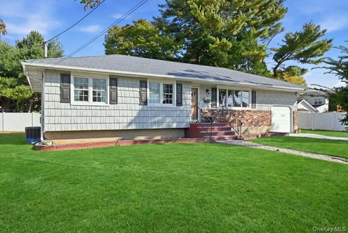2 Troscher Ln, Bethpage, NY, 11714-4621 | Card Image