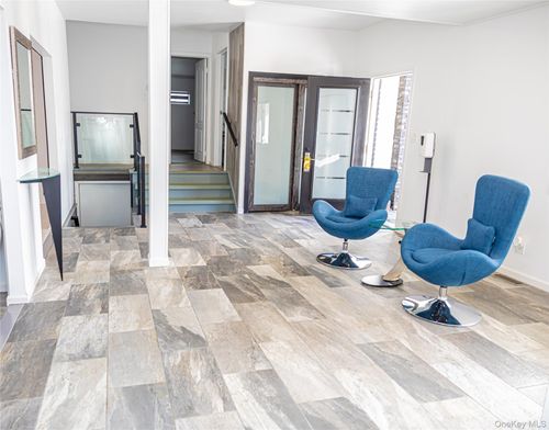 1 Summer Ln, Amityville, NY, 11701-1622 | Card Image