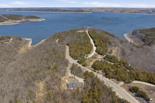 7001 Mill Cove Dr, Manhattan, KS, 66503-9027 | Card Image