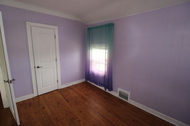 Bedroom 3 with closet | Image 22