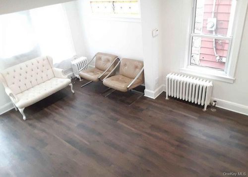 129 135th Pl, S Ozone Park, NY, 11420 | Card Image