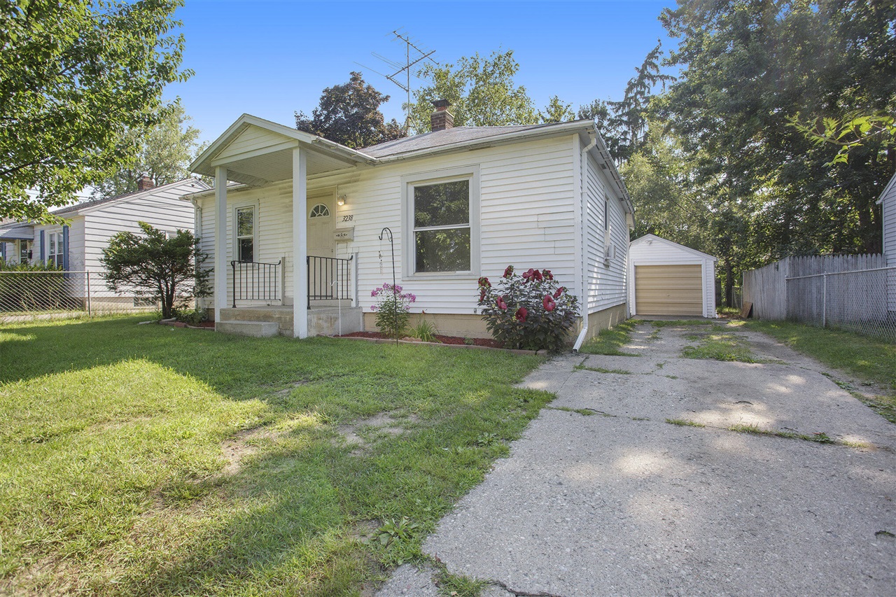 Birchwood Ave, Grand Rapids, MI 49548