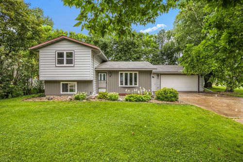 1413 12th St Se, Willmar, MN, 56201-5438 | Card Image