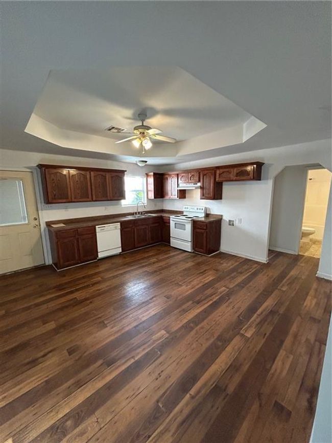 211 N Walnut St, House other with 3 bedrooms, 2 bathrooms and null parking in Opelousas LA | Image 12
