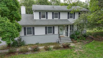 View of front of property featuring a front lawn | Image 1