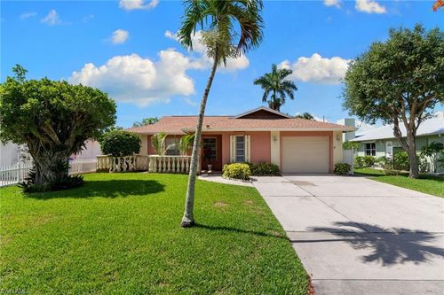 1020 28th Ave N, NAPLES, FL, 34103-4555 | Card Image